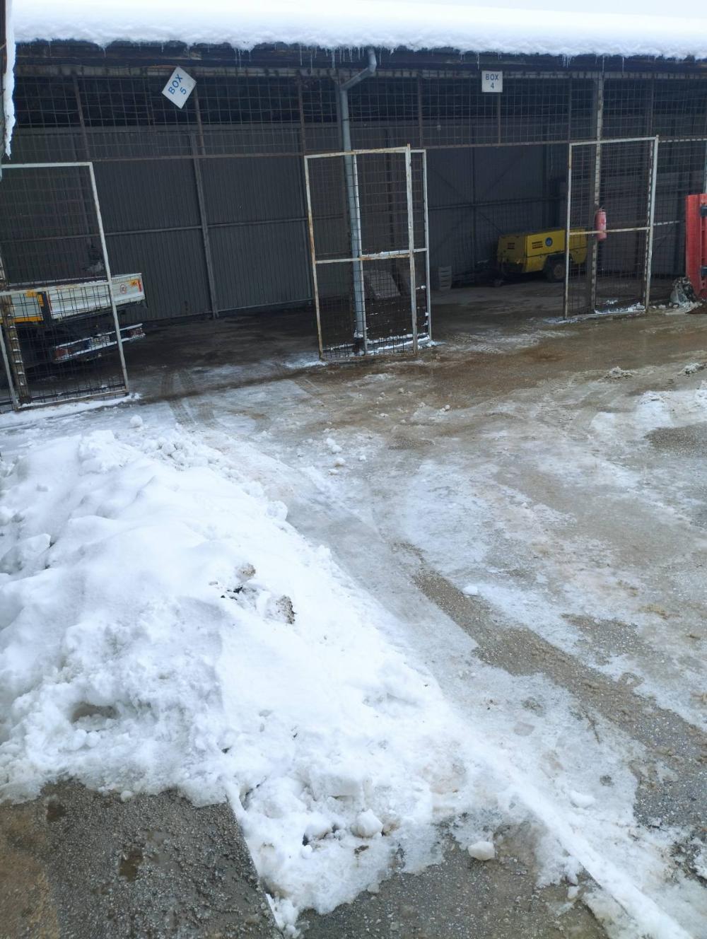 Ekipe KJKPVIK na terenu: zbog vremenskih nepogoda rad na hitnim intervencijama 