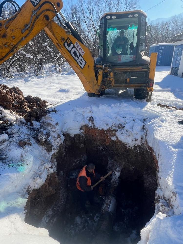 Na lokalitetu Bačevo: u toku su radovi na popravci kvara glavne vodovodne cijevi