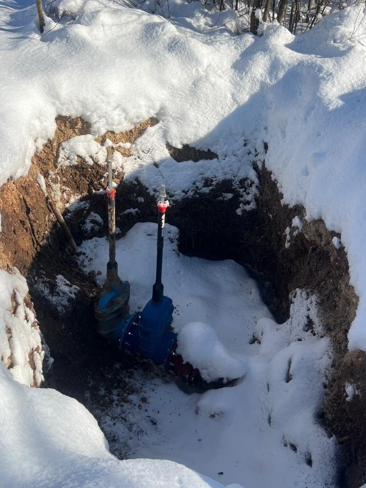 Na lokalitetu Bačevo: u toku su radovi na popravci kvara glavne vodovodne cijevi
