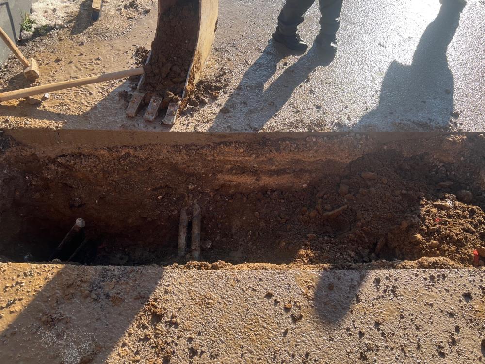 U ulici Ahatovićka: u toku su radovi na prebacivanju kućnih priključaka