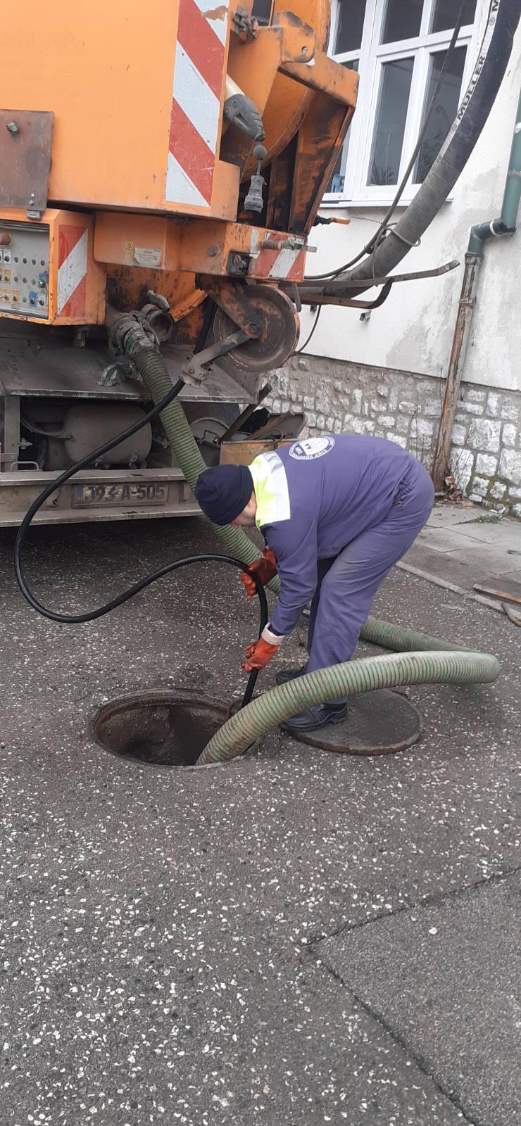 Ekipe KJKP "Vodovod i kanalizacija" d.o.o. Sarajevo na terenu u Općini Vogošća