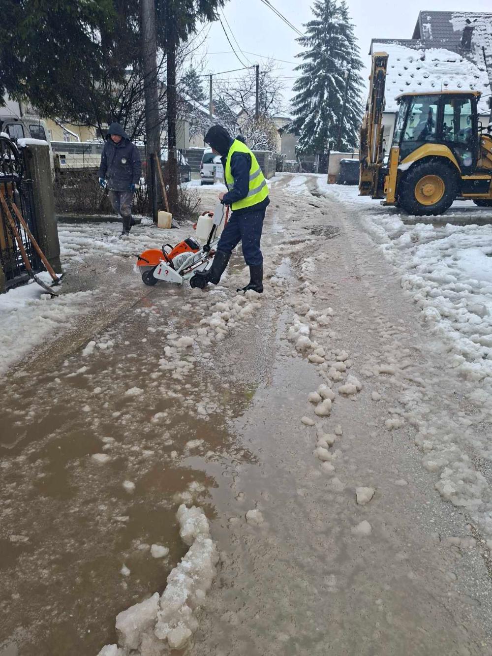 Intenzivni radovi na vodovodnoj mreži: Ekipe na terenu u više ulica