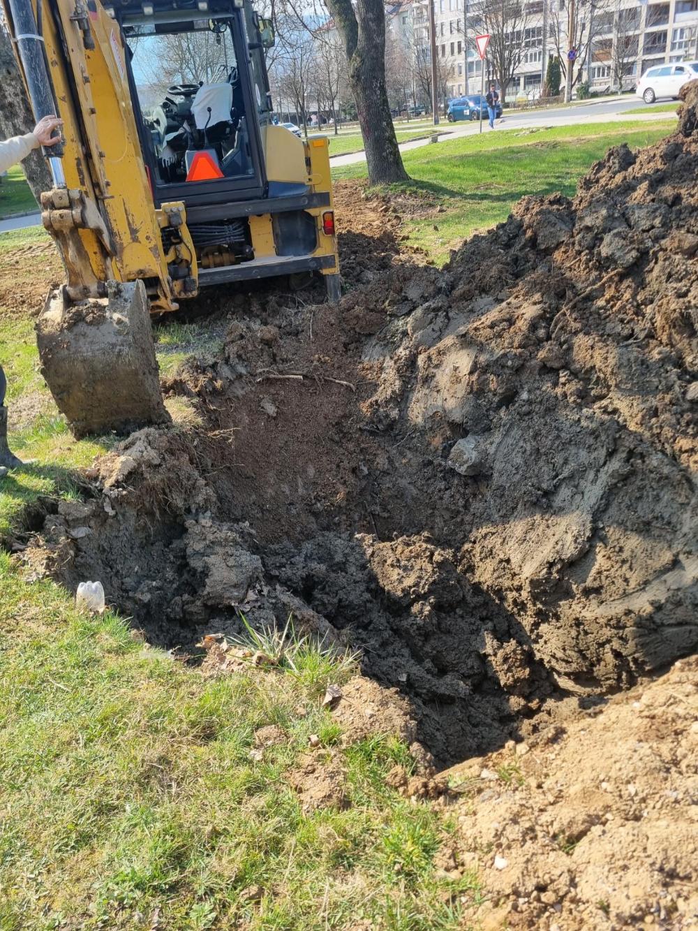Ekipe vodovoda na terenu: U toku su intenzivni radovi i sanacije kvarova na više lokacija u gradu