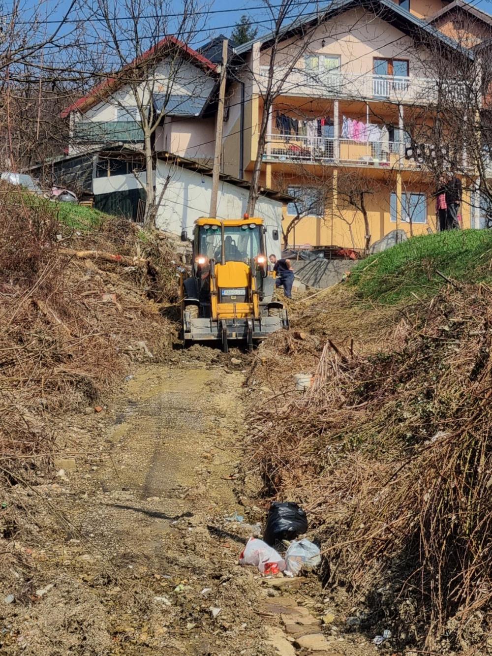 Ekipe vodovoda na terenu: U toku su intenzivni radovi i sanacije kvarova na više lokacija u gradu