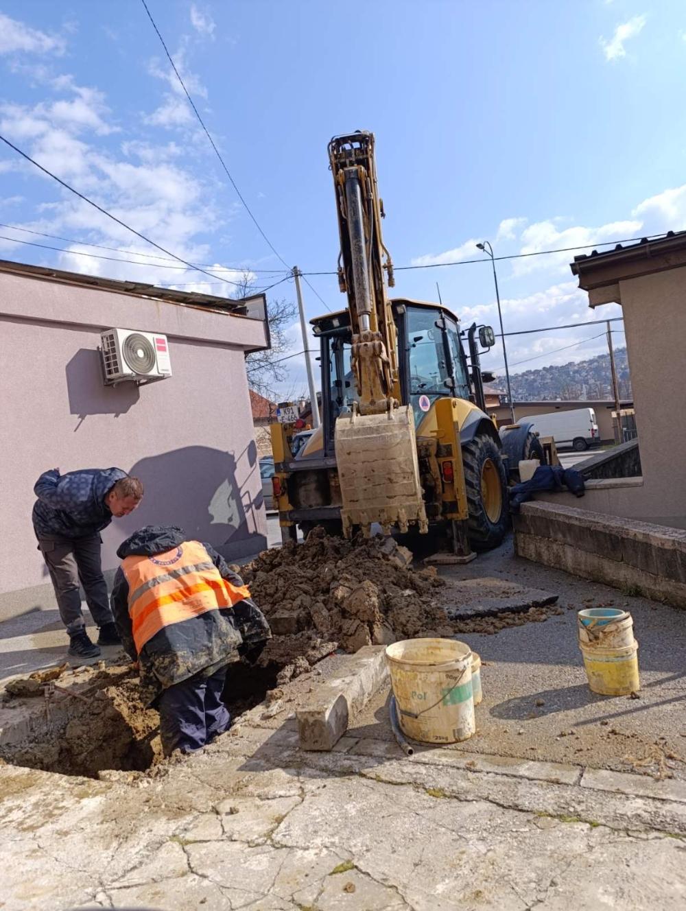Intenzivne aktivnosti ekipa na terenu: Radovi i sanacije kvarova na više lokacija u gradu