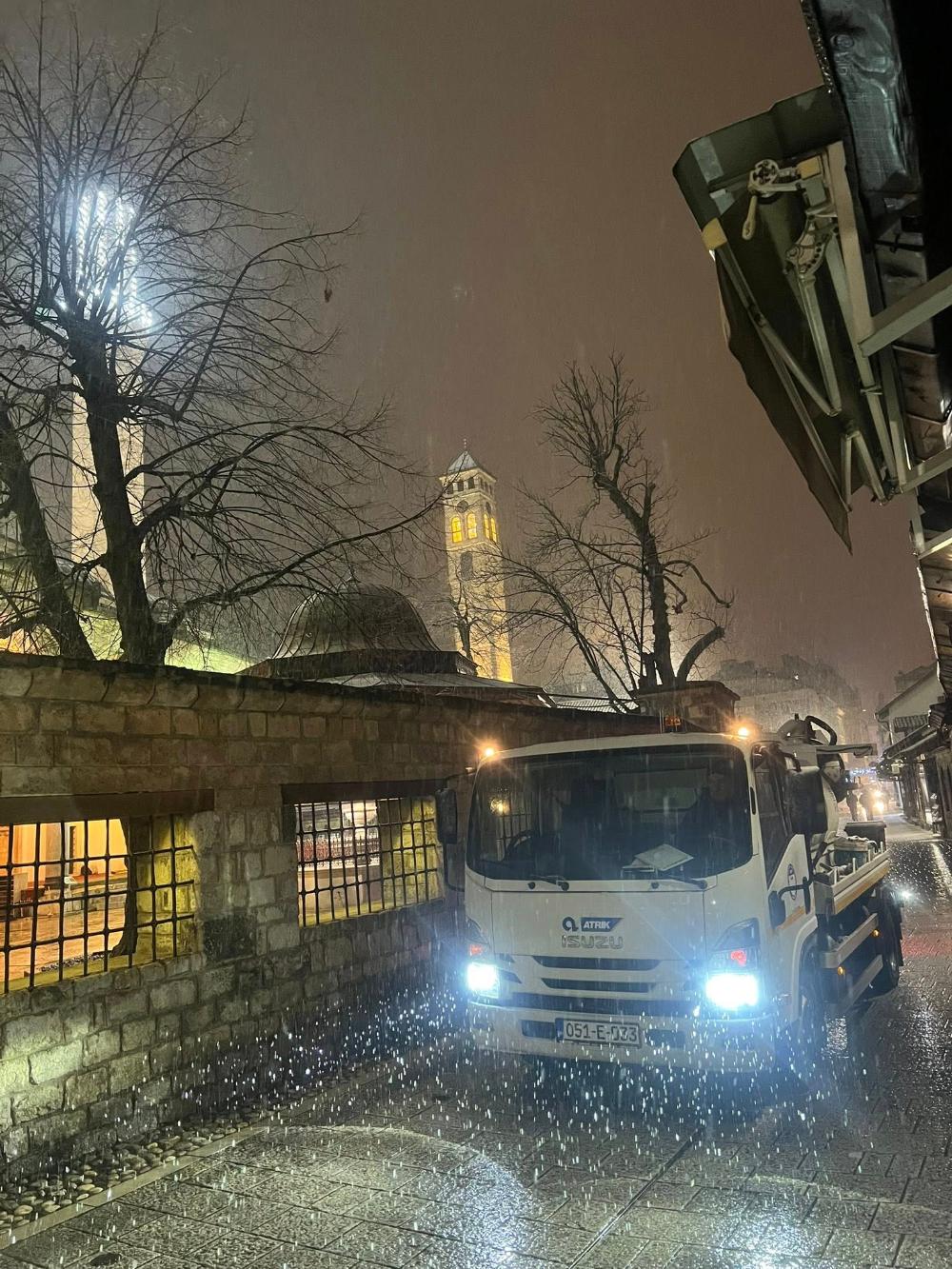 U toku akcija čišćenja slivnika u Starom Gradu