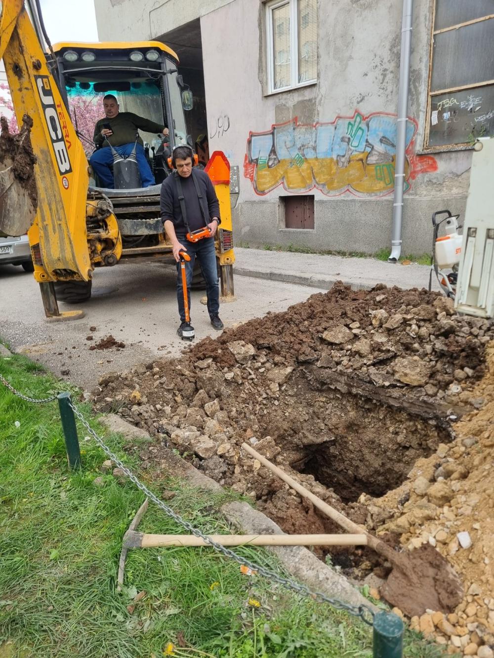 Radnici KJKP „Vodovod i kanalizacija“ Sarajevo kontinuirano angažovani na terenu 🚜🛠️