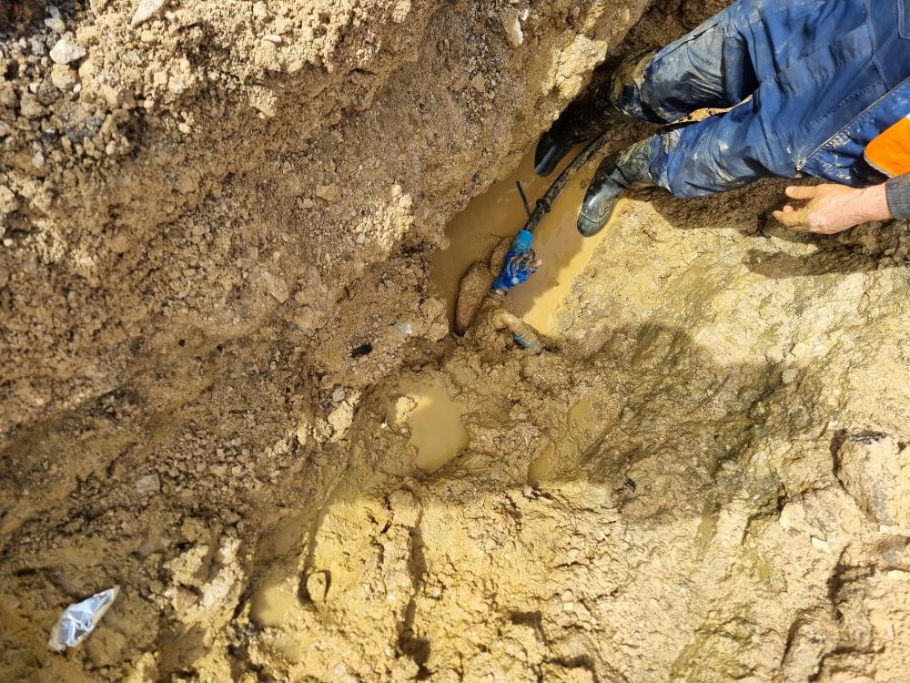 Radnici KJKP „Vodovod i kanalizacija“ Sarajevo kontinuirano angažovani na terenu 🚜🛠️