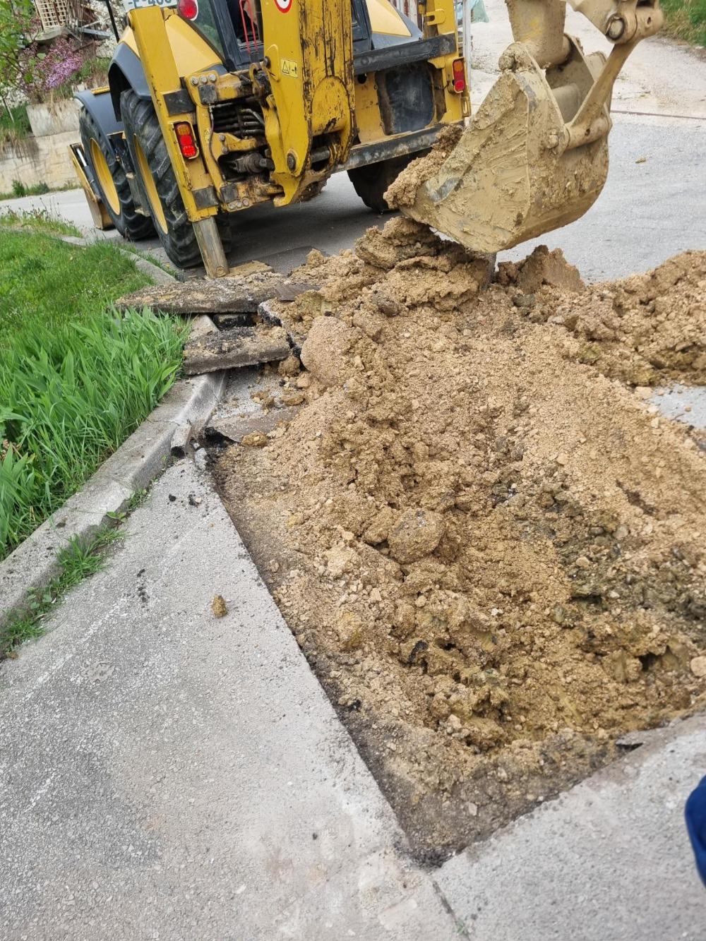 Radnici KJKP „Vodovod i kanalizacija“ Sarajevo kontinuirano angažovani na terenu 🚜🛠️