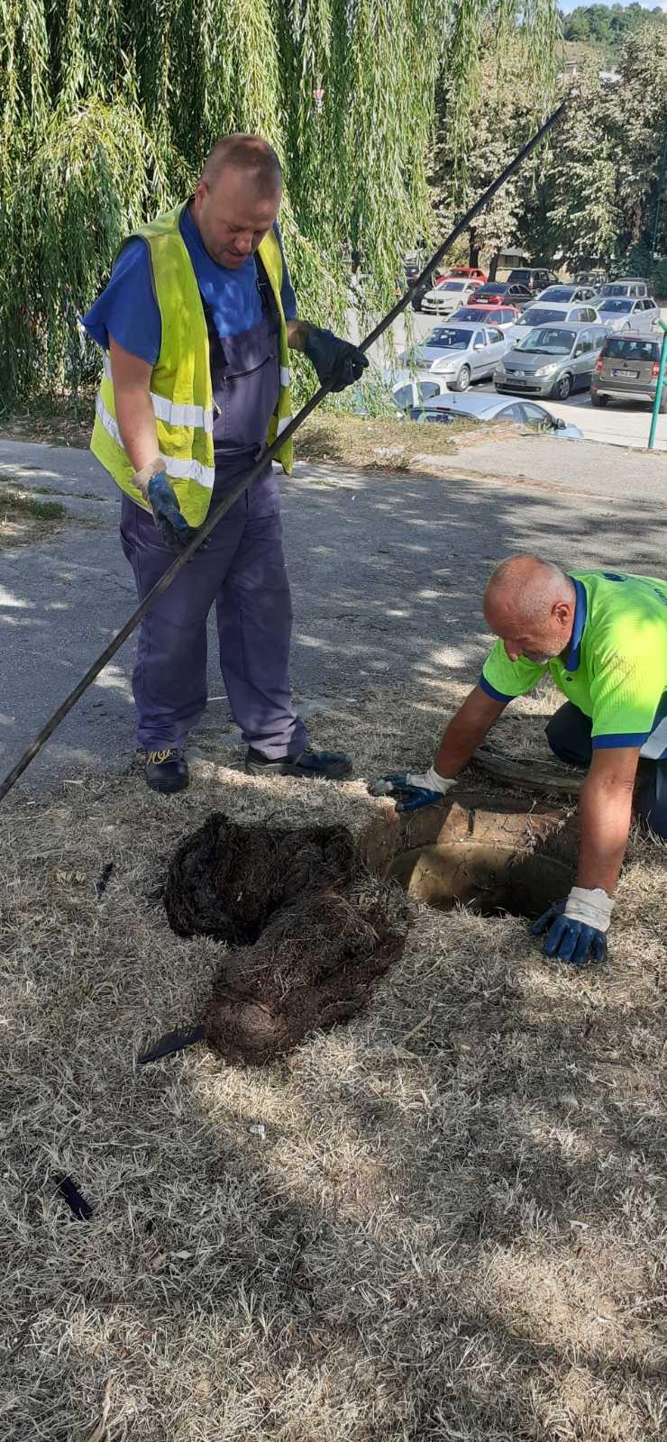 KJKP „Vodovod i kanalizacija“ priprema grad za jesenje kiše: U toku čišćenje slivnika i kanala atmosferske odvodnje