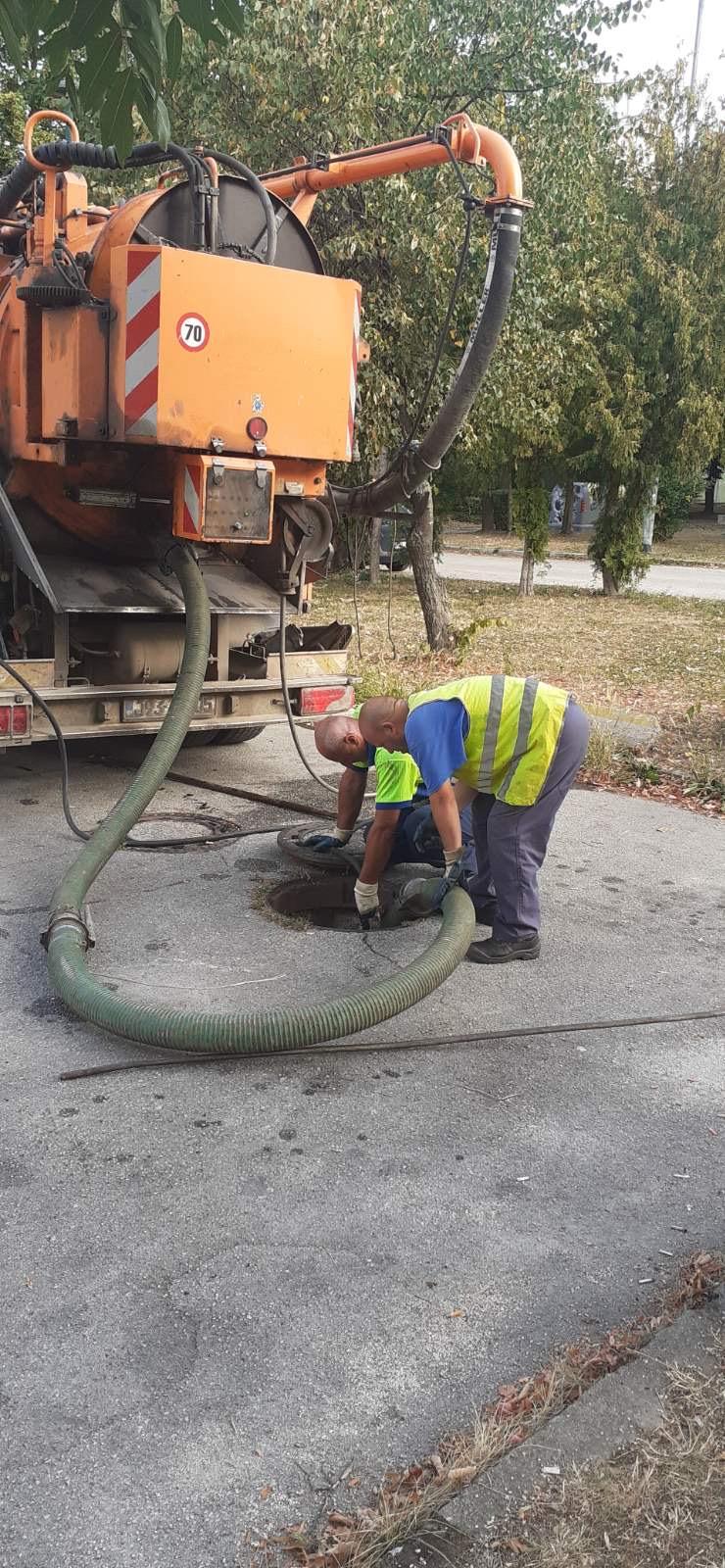 KJKP „Vodovod i kanalizacija“ priprema grad za jesenje kiše: U toku čišćenje slivnika i kanala atmosferske odvodnje
