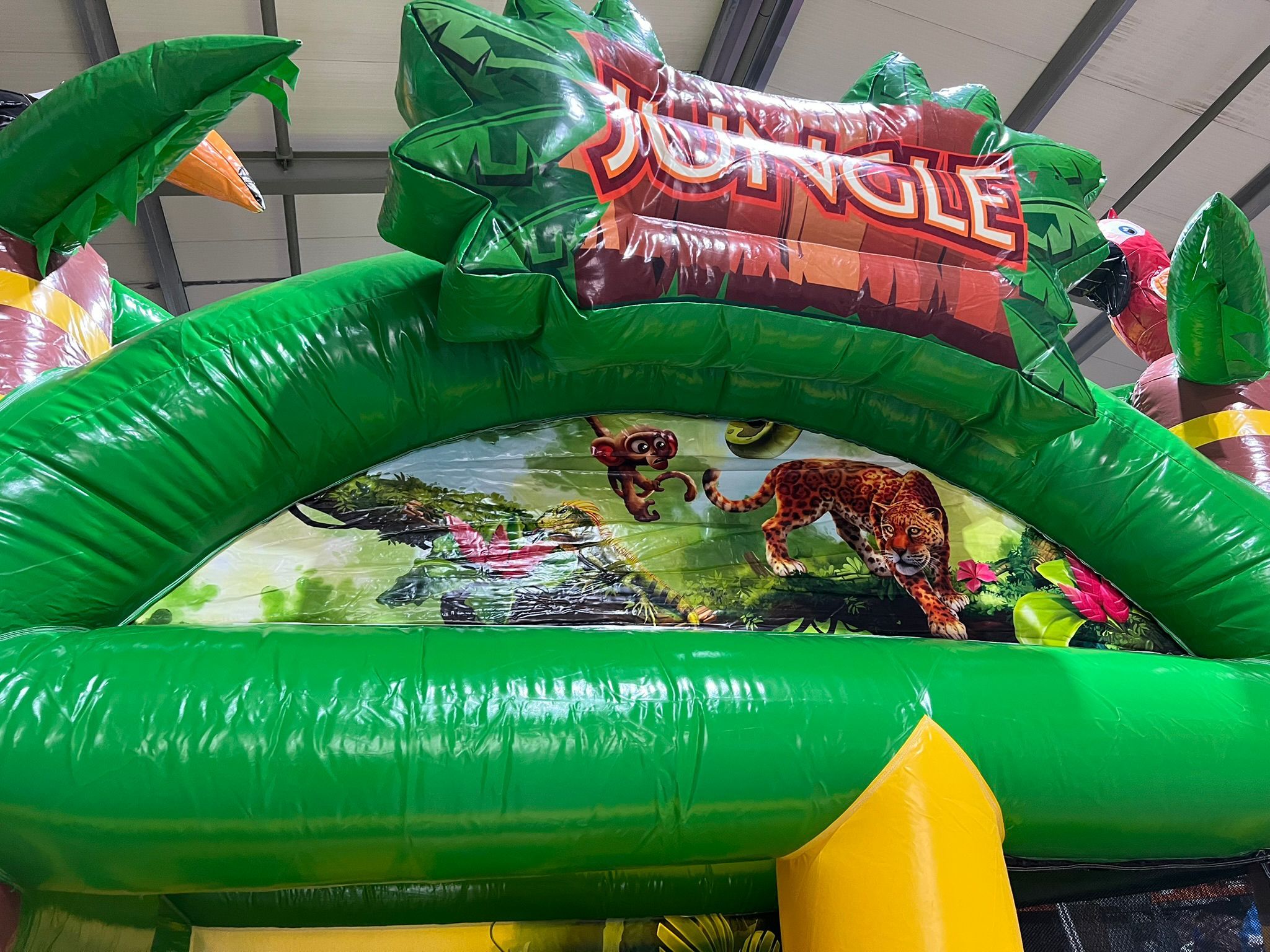 ViPa Bouncer Standard with Slide Jungle Afbeelding