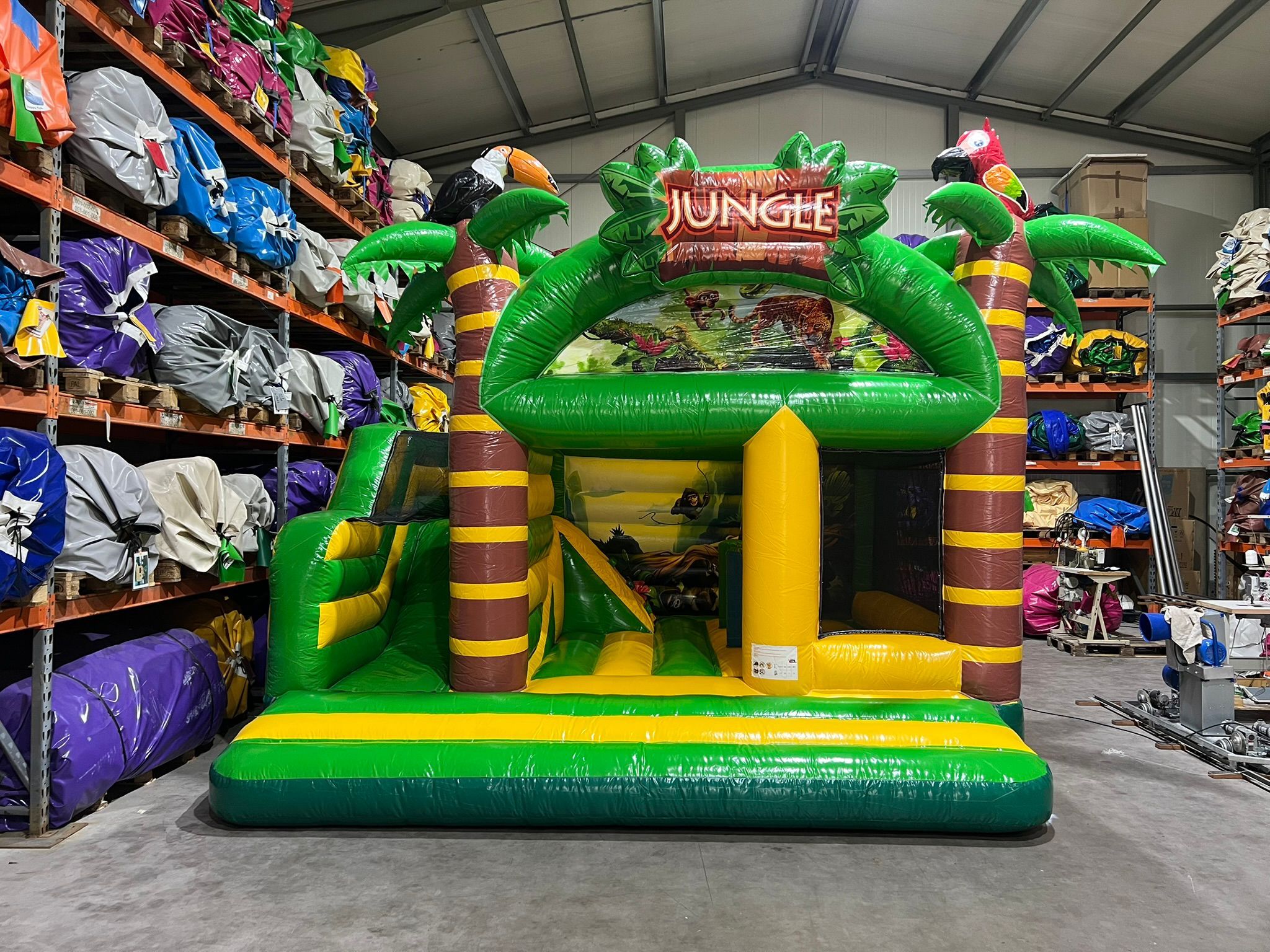 ViPa Bouncer Standard with Slide Jungle Afbeelding