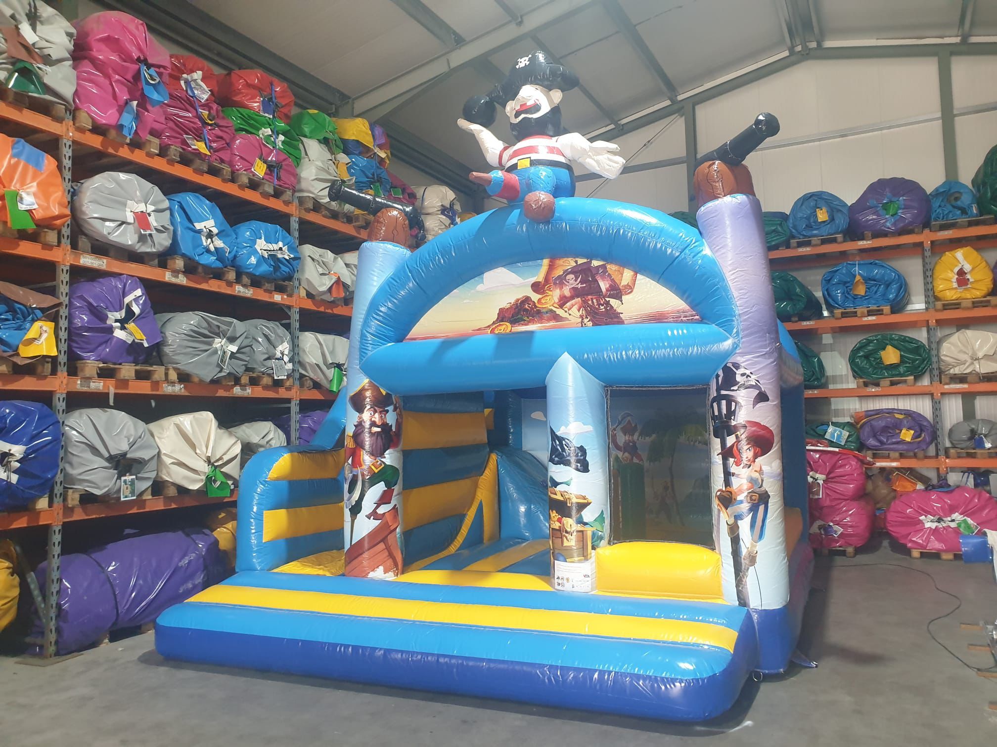 ViPa Bouncer Standard with Slide Pirate