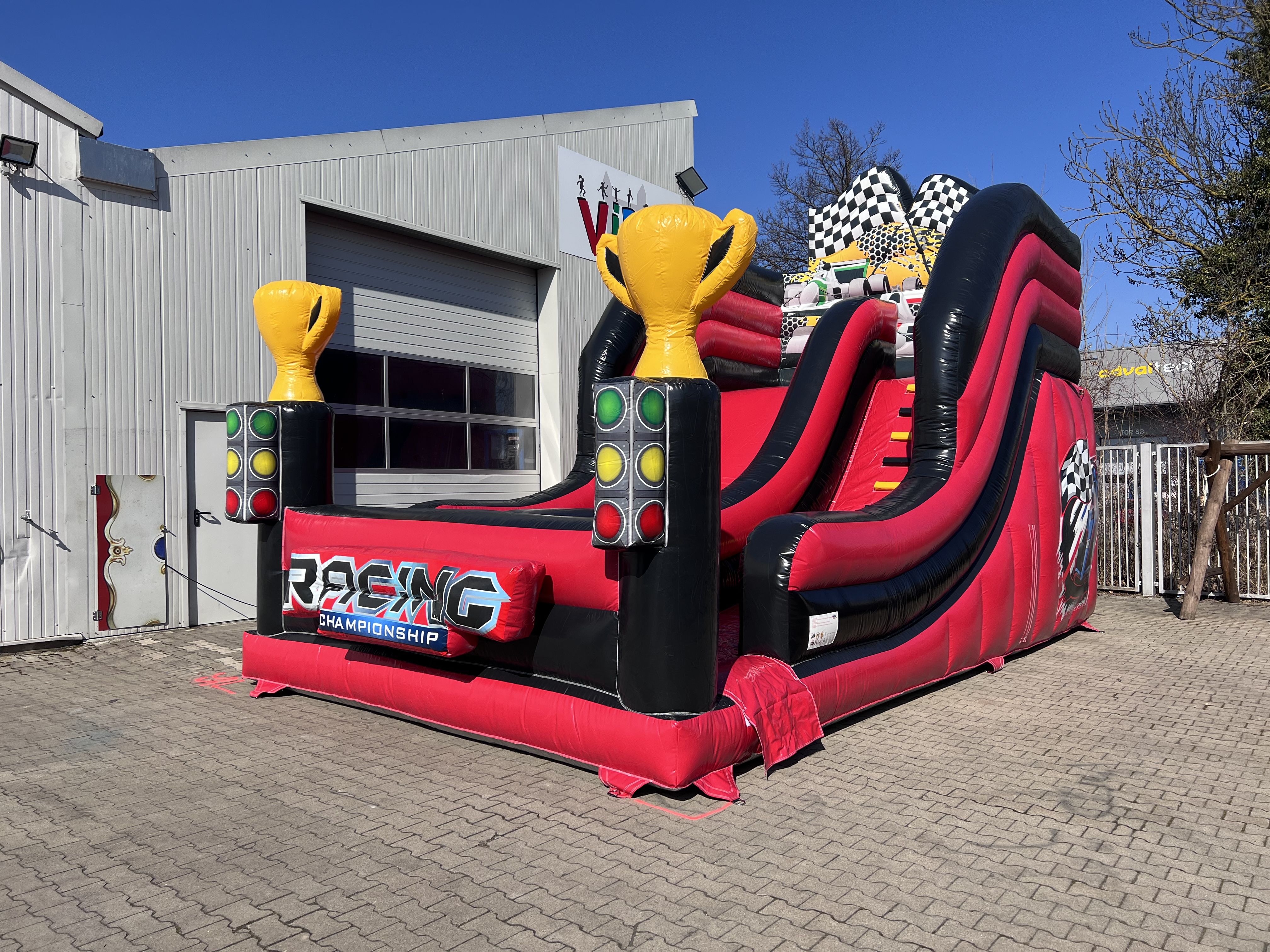 Rutsche Standard Rennauto Bild