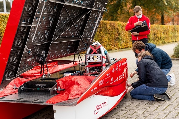 Solar Team Twente op bezoek bij VIRO