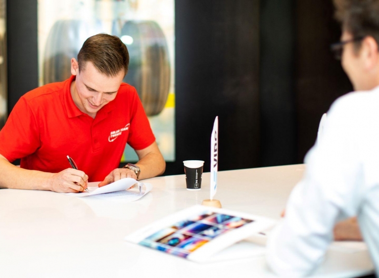 Project: VIRO ondertekent contract Solar Team Twente - VIRO NL/BE