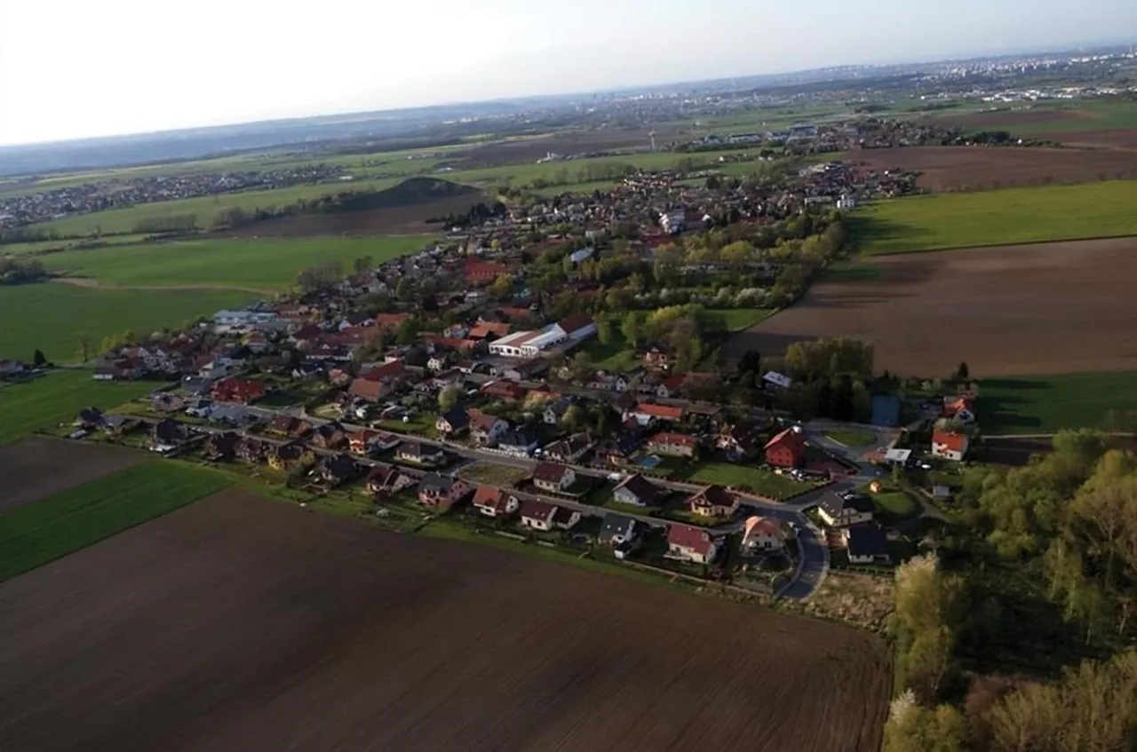 Fotografie nemovitosti: Prodej pozemku, Pole, Zlatníky-Hodkovice