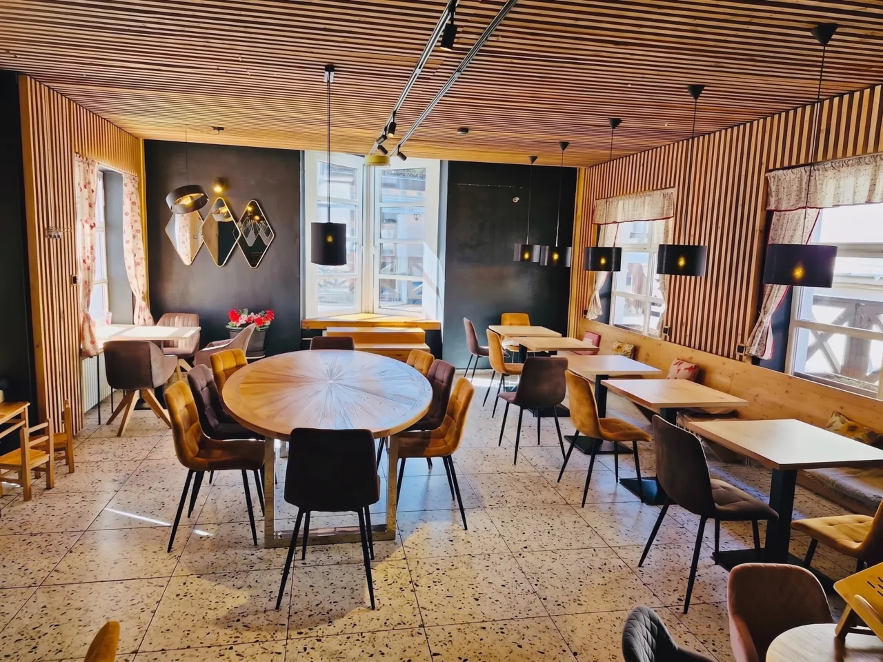 Fotografie nemovitosti: Pronájem komerčního objektu, Restaurace, 100 m², Špindlerův Mlýn