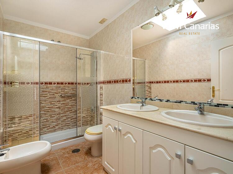 Kamienica Roque del Conde, Torviscas – Roque del Conde, Adeje