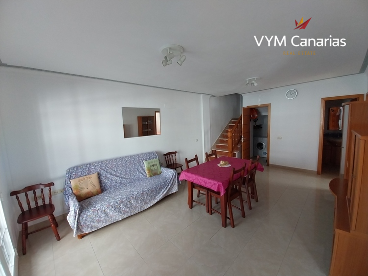 Kamienica – Half House Abades, Arico