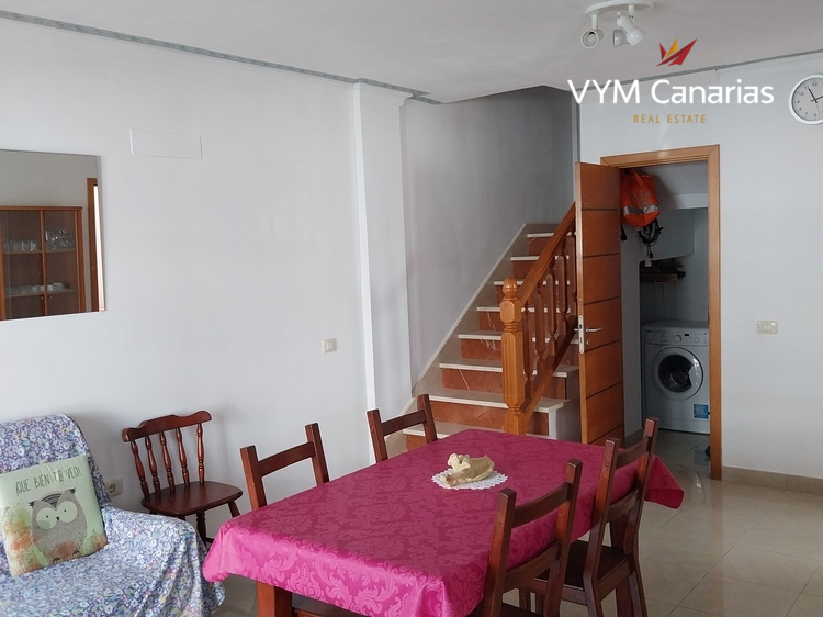 Kamienica – Half House Abades, Arico