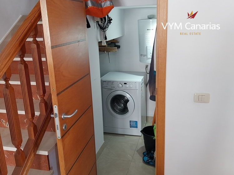 Kamienica – Half House Abades, Arico