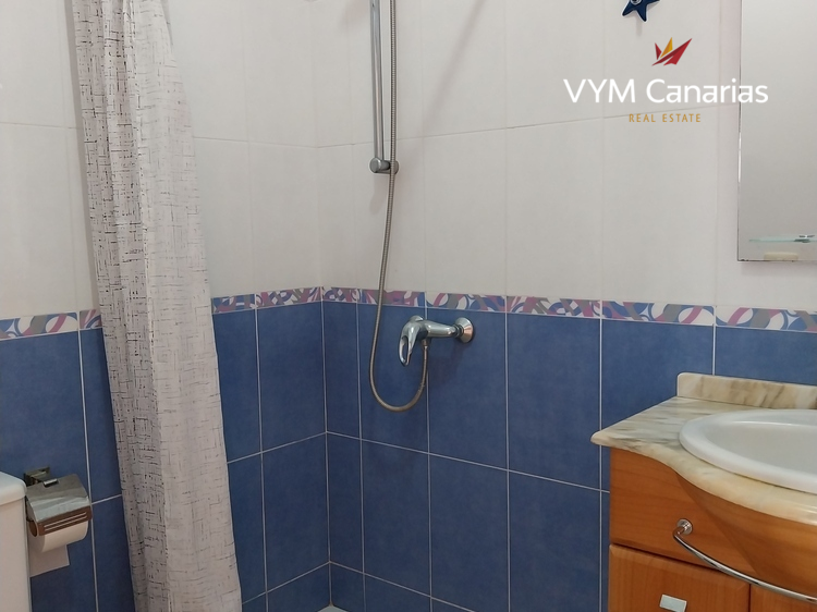 Kamienica – Half House Abades, Arico