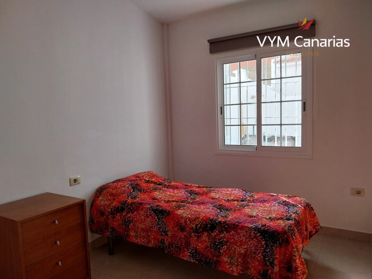 Kamienica – Half House Abades, Arico