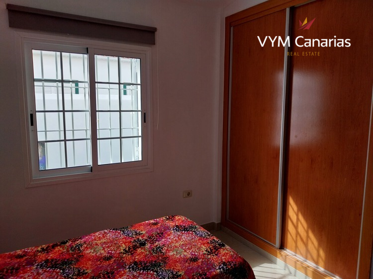 Kamienica – Half House Abades, Arico