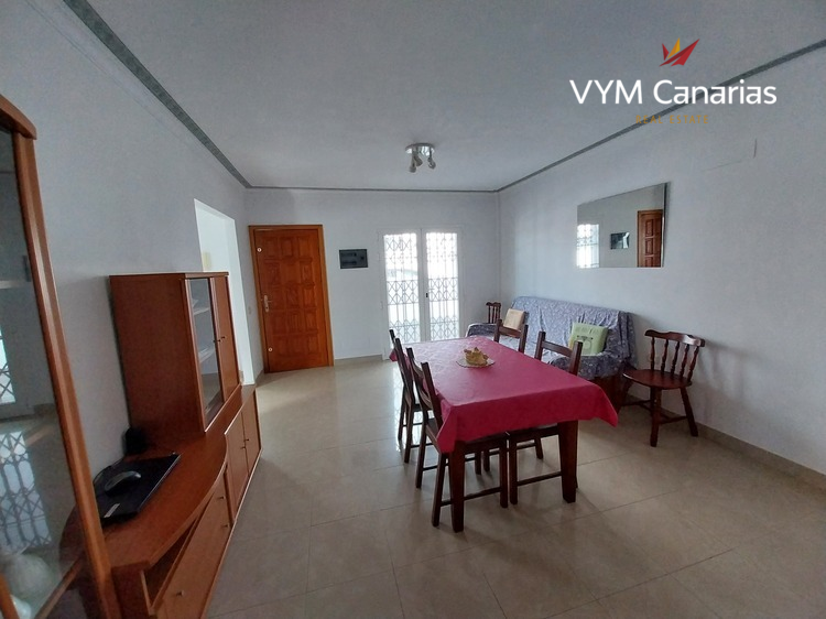 Kamienica – Half House Abades, Arico