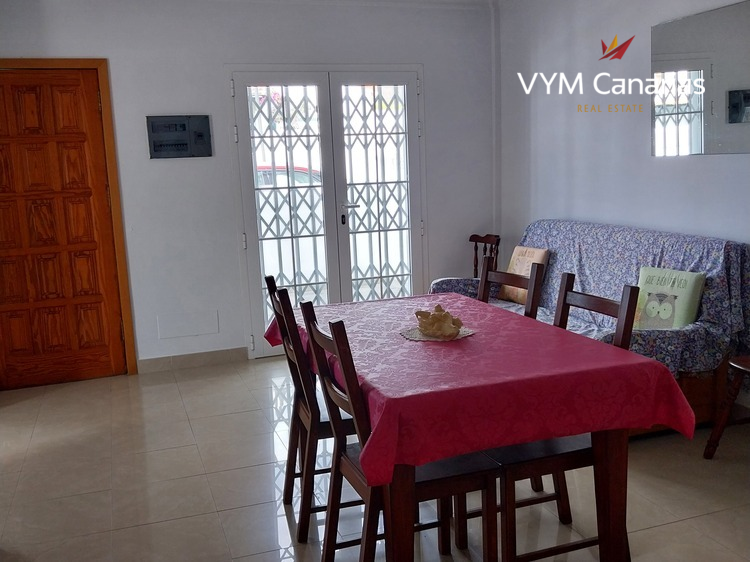 Kamienica – Half House Abades, Arico