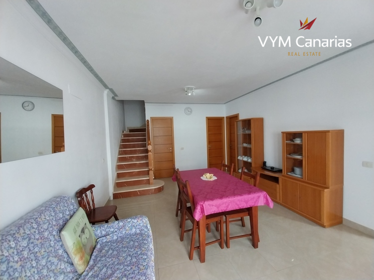 Kamienica – Half House Abades, Arico