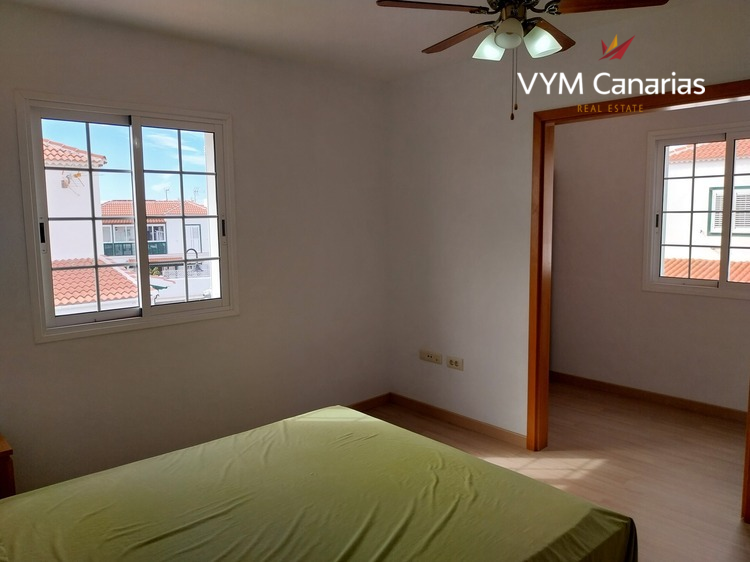 Kamienica – Half House Abades, Arico