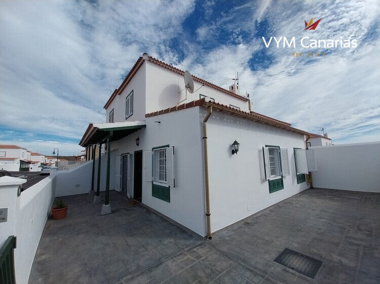 Kamienica – Half House Abades, Arico