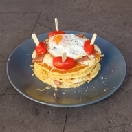 Pancake μοτσαρέλα, μπέικον & αυγό μάτι