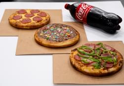3 Πίτσες 6 κομματιών της επιλογής σας & 1 Coca-Cola 1.5lt