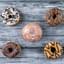 Donut σοκολάτα & πολύχρωμη τρούφα