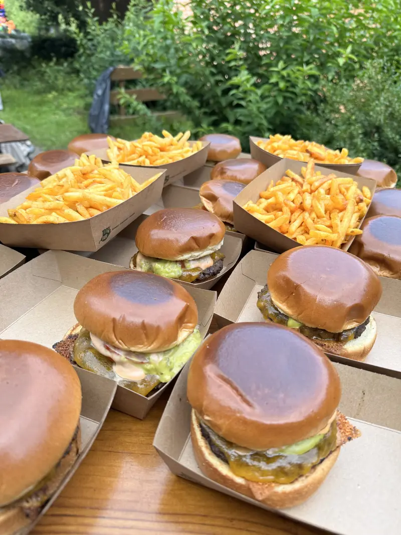 Burger Deluxe