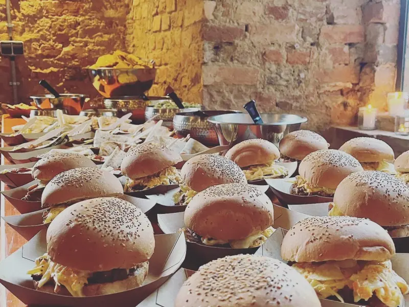 The BBQ Pit - Pulled Burger