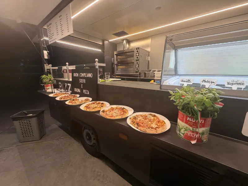 Steinofen Pizza buffet, Bruschetta und Eis