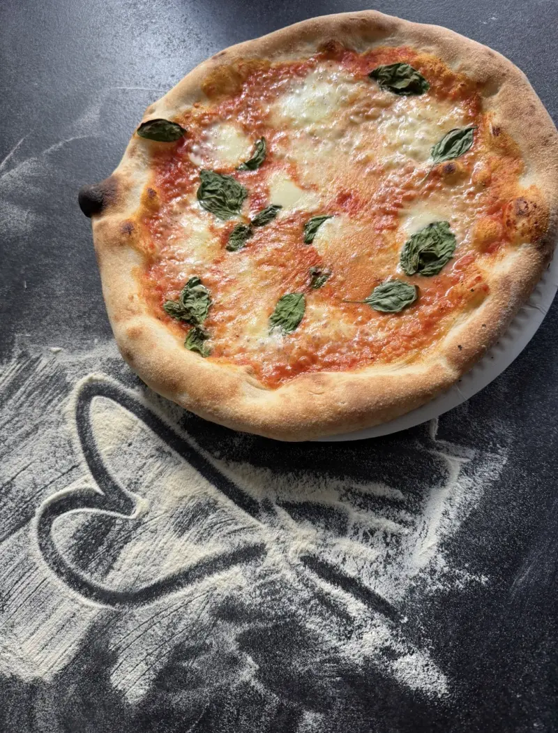 Steinofen Pizza buffet, Bruschetta und Eis