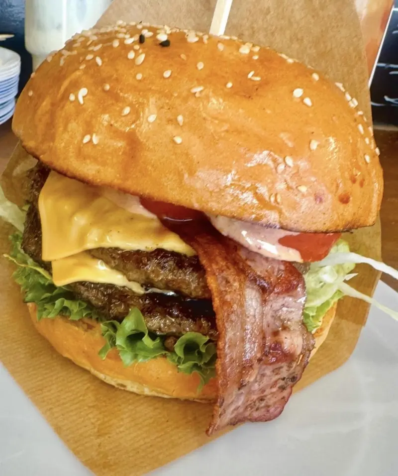 BitFoodStreet Premium Burger Catering . pro Personen , eine Burger Auswahl +Pommes oder Süßkartoffeln