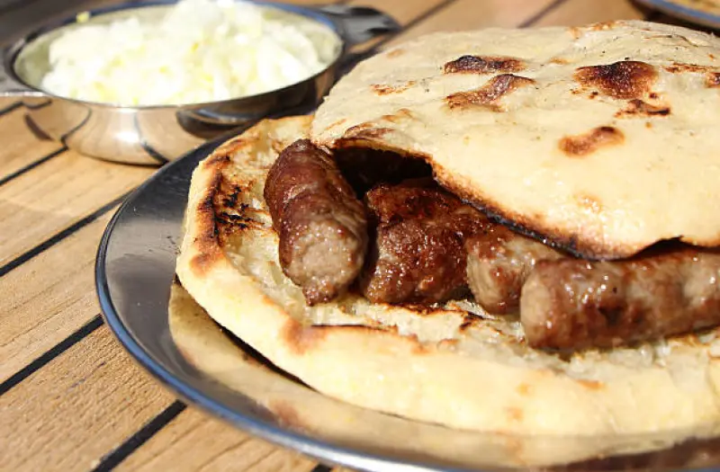 Cevapcici im Pita-Brot