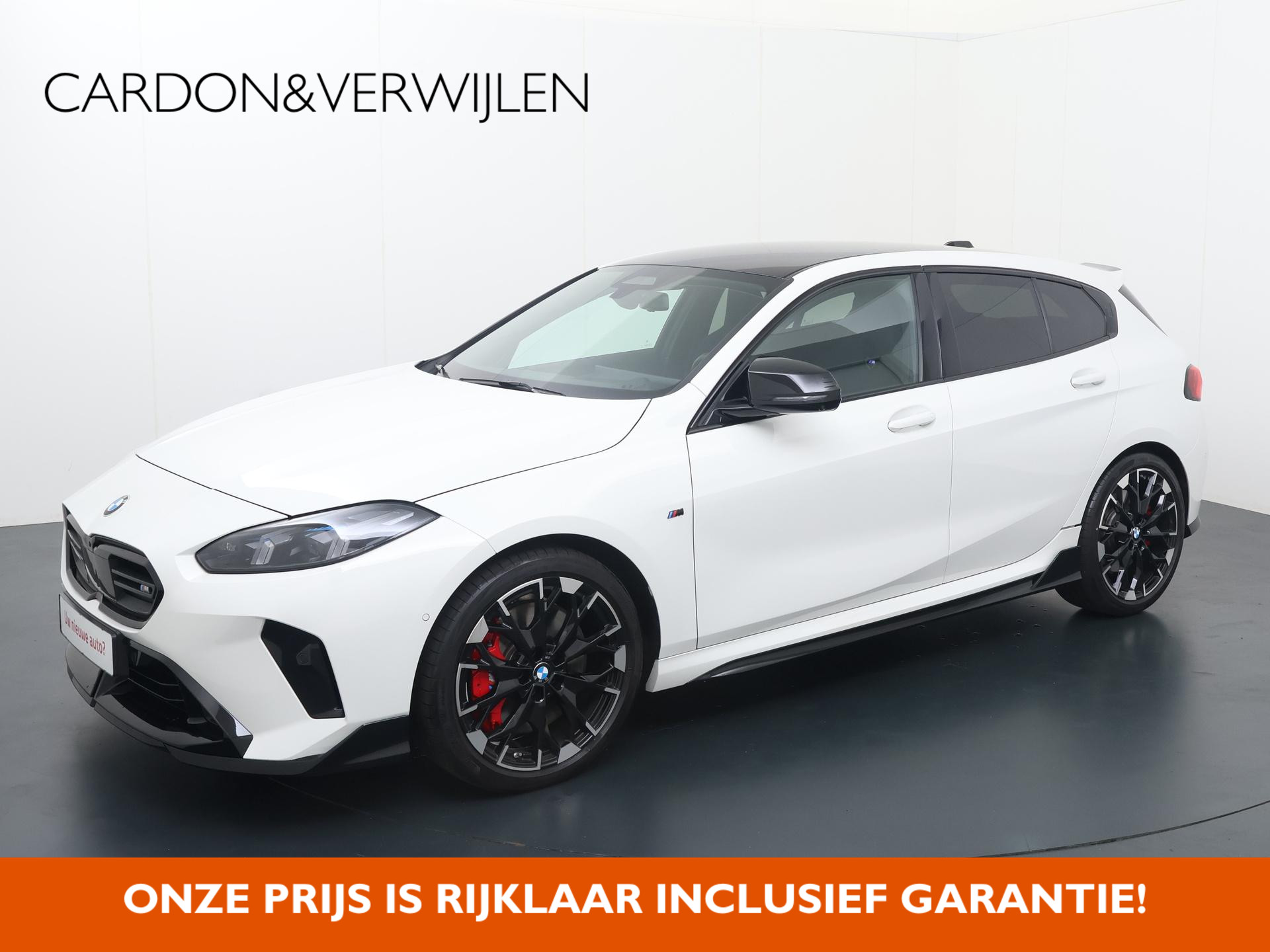 BMW 1-serie M135 xDrive 19 "LM M-velgen | M-ec-en interieur | 300 PK | Head up display | Navigatiesysteem | Stoel- en stuurverwarming | 360gr. camera | Harmon Kardon geluid | Afneembare trekhaak |