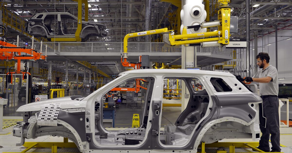 Autoindustrie-Alarmsignal-aus-zwei-Werken-was-die-Stopps-bei-GM-und-JLR-wirklich-bedeuten