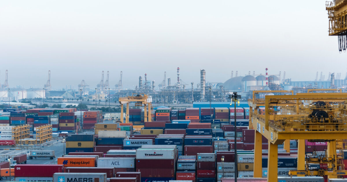 Nahostkonflikt-lenkt-Fracht-um-Oman-und-Dubai-bauen-neuen-Logistikkorridor