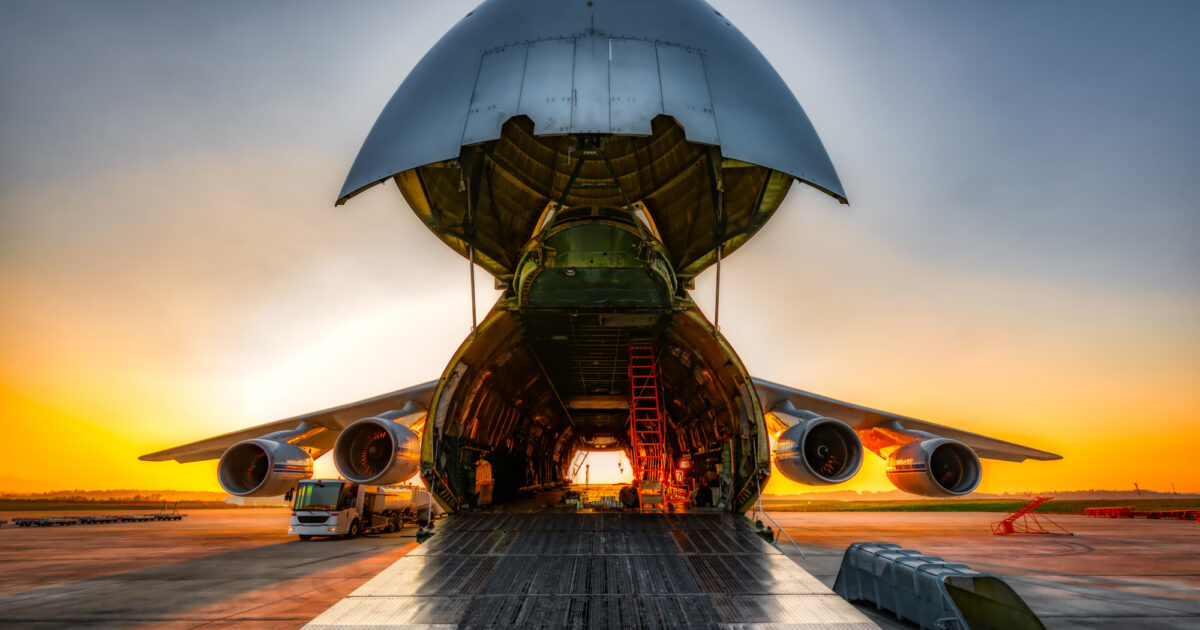 Nahostkrieg-trifft-Luftfracht-Kapazit-ten-brechen-ein-wird-Stra-entransport-zur-Alternative-