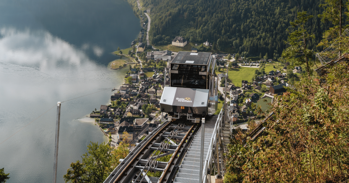 SOLID | Seilbahnbau in Österreich: 380 Tonnen Stahl am 42-Grad-Hang: Hallstatts neue Salzbergbahn öffnet am Samstag