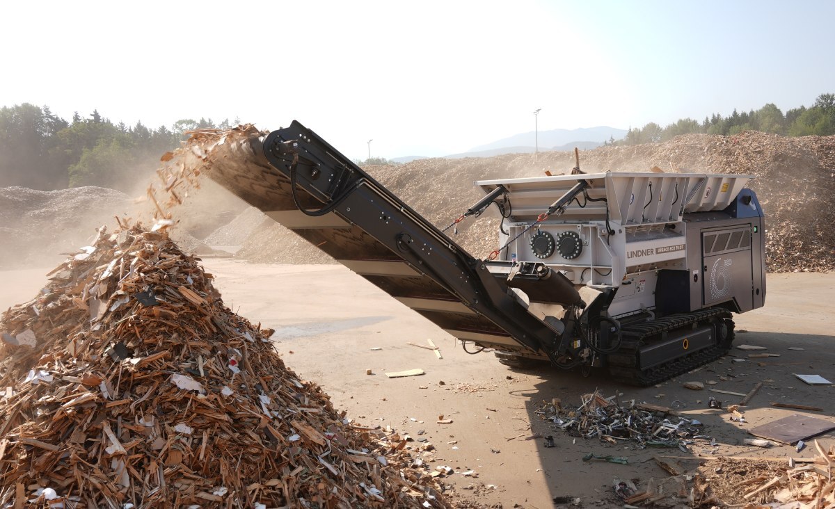 Lindner Unveils Urraco ECO Mobile Shredder for Waste Operations